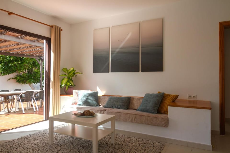 Communal lounge/ TV room, TV and multimedia, Dining area