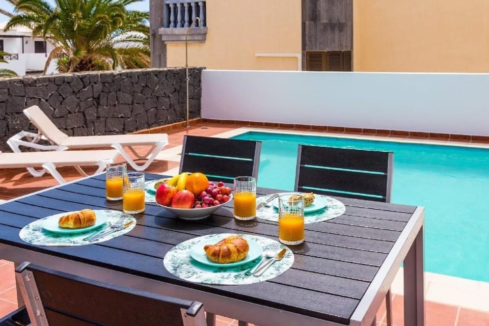 Patio, Balcony/Terrace, Other, Dining area, Pool view, Swimming pool, Breakfast, Lunch, sunbed