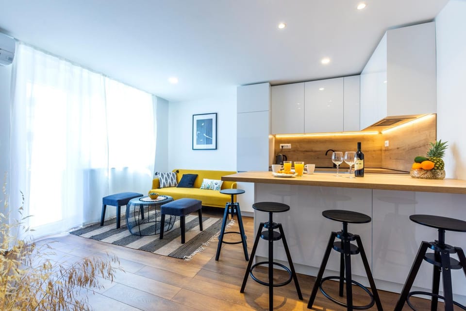 Kitchen or kitchenette, Lounge or bar