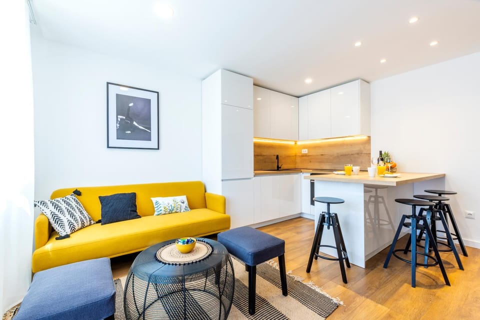 Kitchen or kitchenette, Living room, Seating area, Dining area
