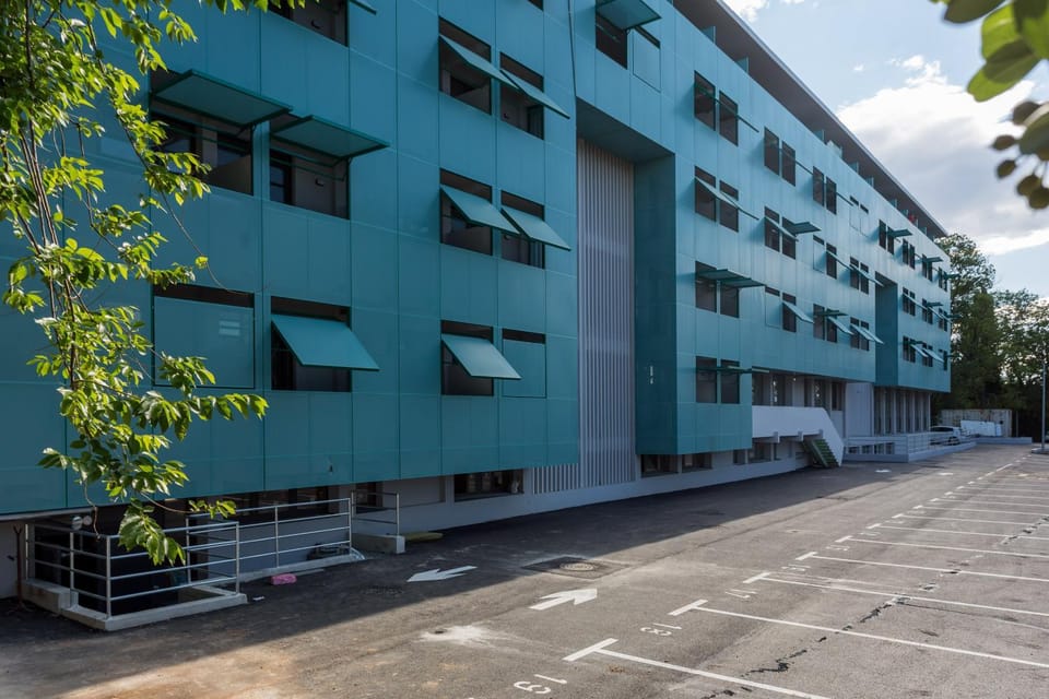 Property building, Facade/entrance, Parking