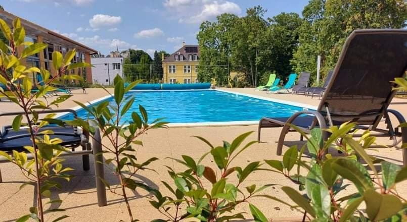 Swimming pool, Swimming pool