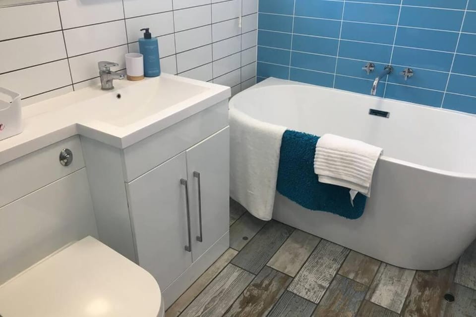 Bathroom, Bath, towels