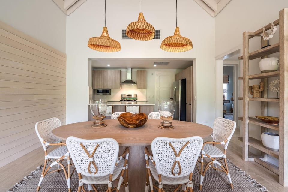 Kitchen or kitchenette, Seating area