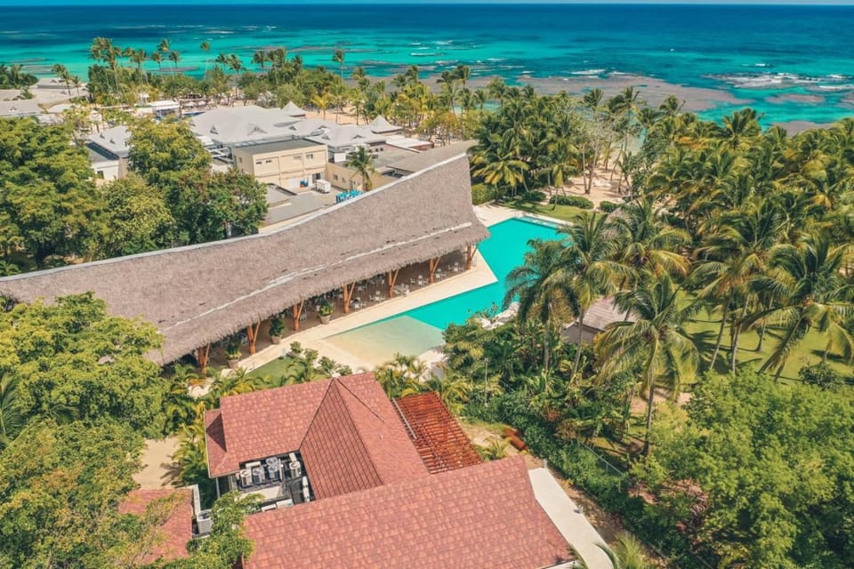 Property building, Day, Natural landscape, Bird's eye view, Beach, Pool view, Sea view, Swimming pool