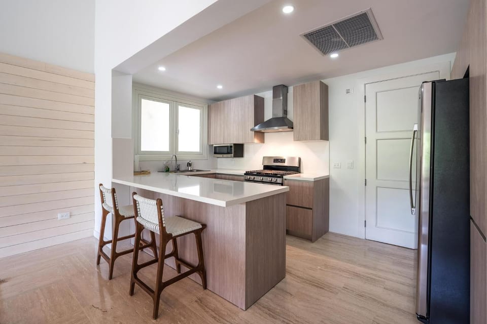 Kitchen or kitchenette, Dining area, oven