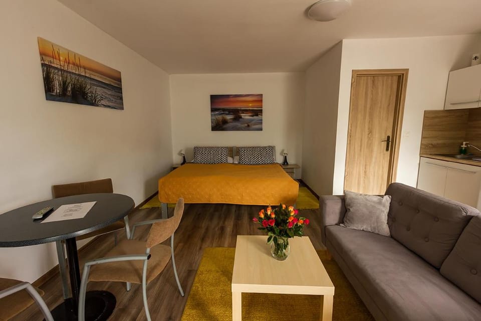 Living room, Photo of the whole room, Bedroom