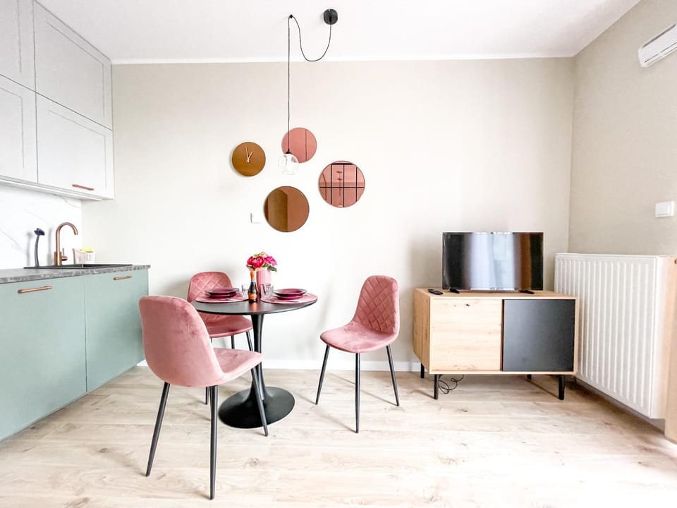 Coffee/tea facilities, Kitchen or kitchenette, Seating area, internet