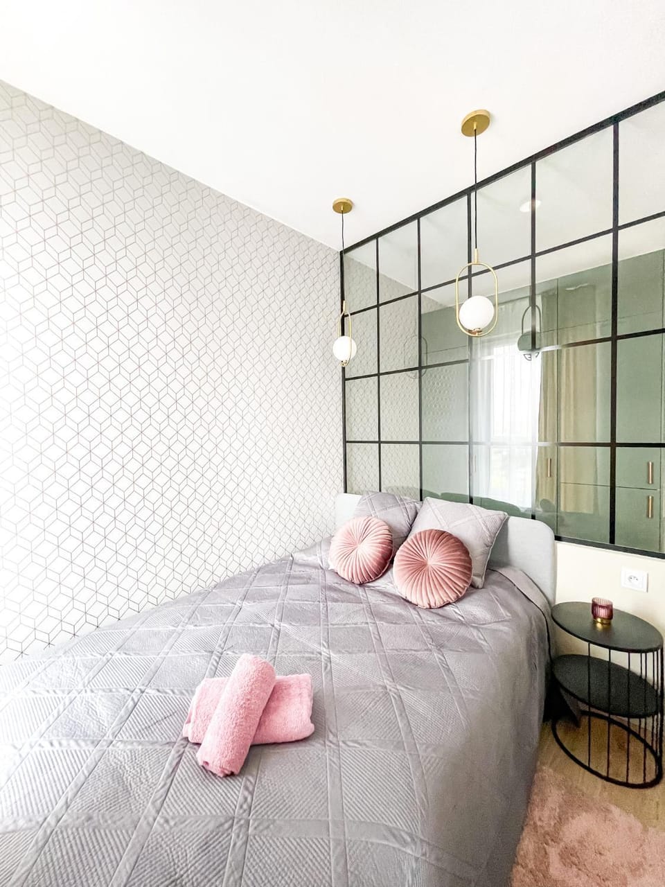 Bed, towels