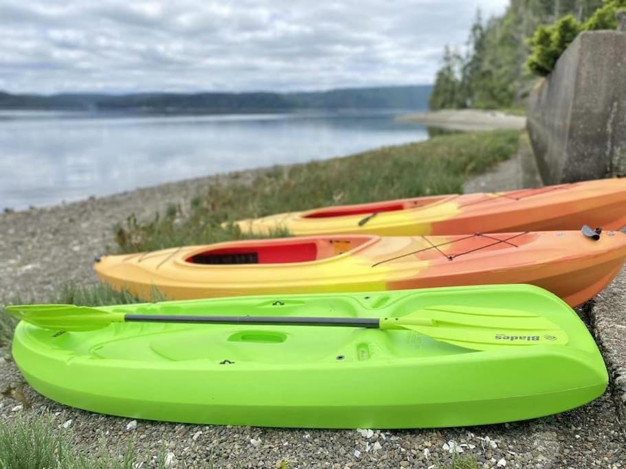 Serene & Luxury Retreat, Waterfront, Hot tub, Clamming House in Hood Canal