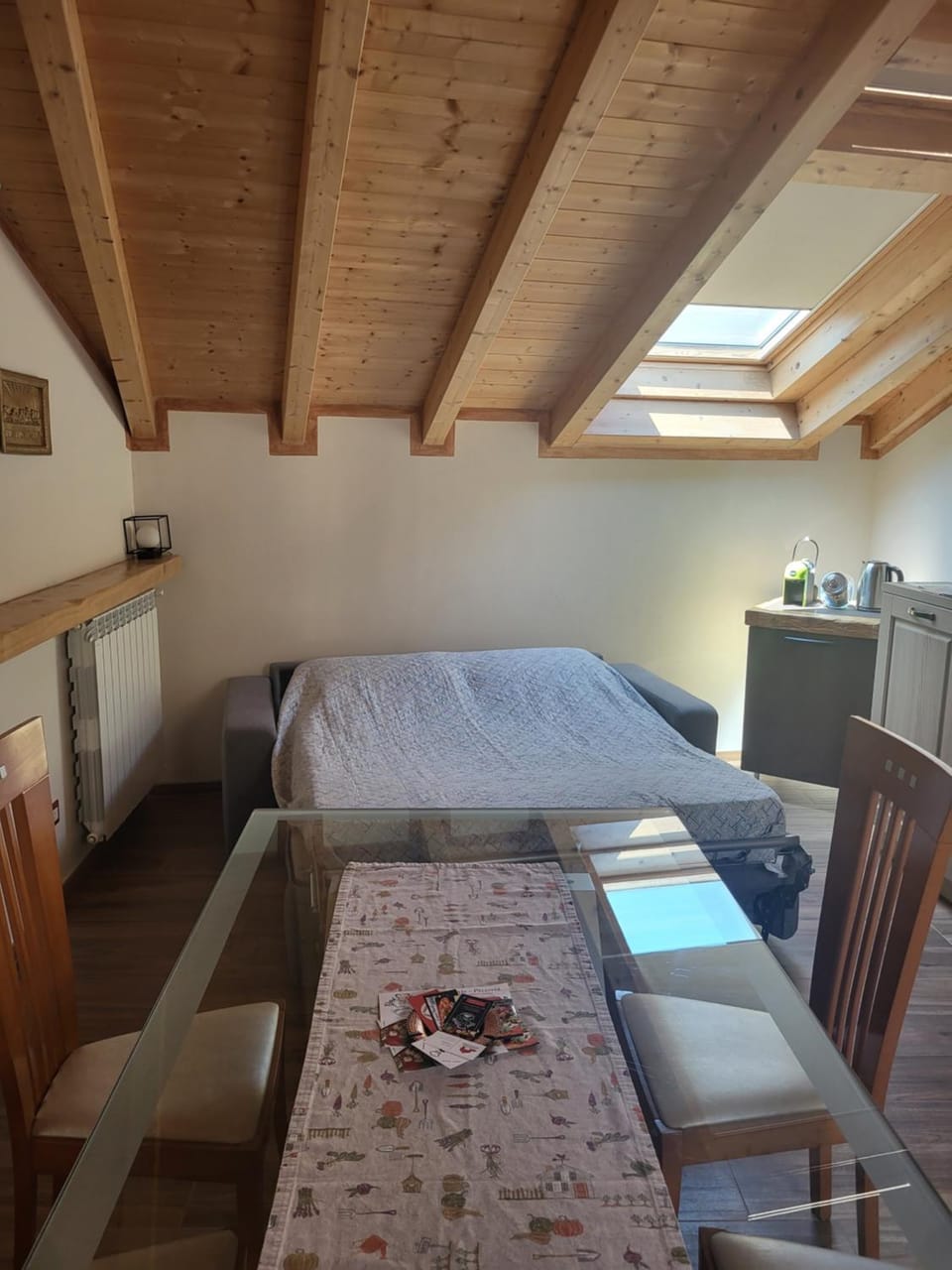 Bed, Kitchen or kitchenette, Living room, Photo of the whole room, Seating area, Dining area, Bedroom