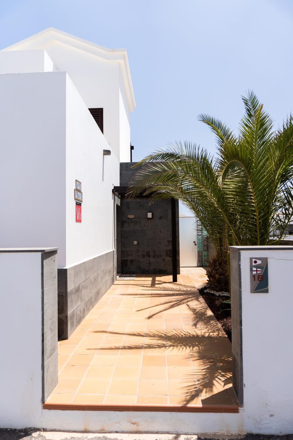 Beautiful and luxurious villa with heated pool and free Wi-Fi in Playa Blanca. Villa in Playa Blanca