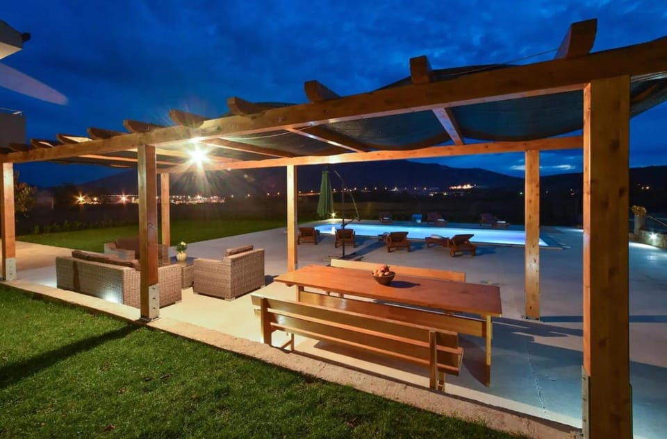 Swimming pool, Location, children, Family