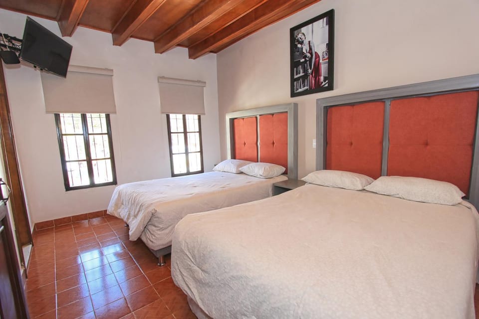 Bed, TV and multimedia, Photo of the whole room