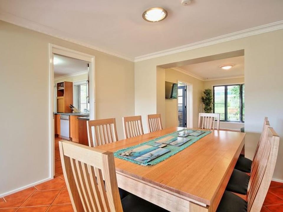 Benjos by Experience Jervis Bay House in Vincentia
