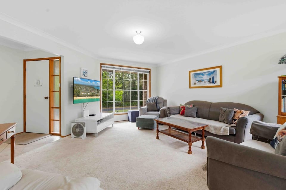 Peace by the Beach by Experience Jervis Bay House in Vincentia