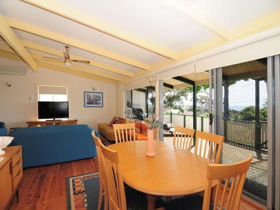 Seaview by Experience Jervis Bay House in Vincentia
