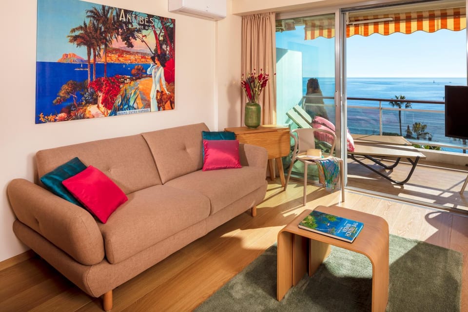Balcony/Terrace, Living room, Seating area, Sea view