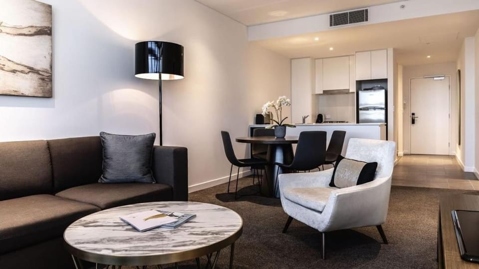 KozyGuru | Chatswood Studio | Walk to Station Apartment in Sydney