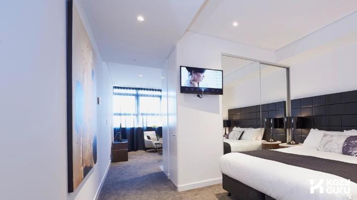 KozyGuru | Chatswood Studio | Walk to Station Apartment in Sydney
