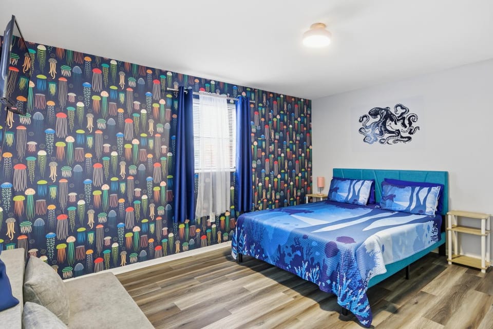 Mermaid-Shark 6BR House With Pool, Jacuzzi - Steps to Siesta Key Beach House in Siesta Beach
