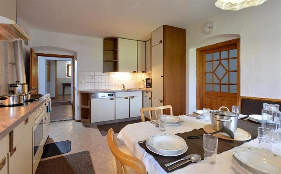Kitchen or kitchenette, Seating area, Dining area, dishwasher, stove