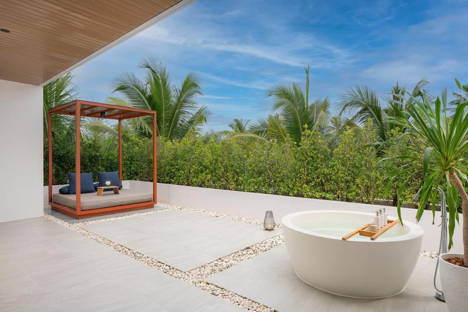 Bed, Garden, View (from property/room), Balcony/Terrace, Bath