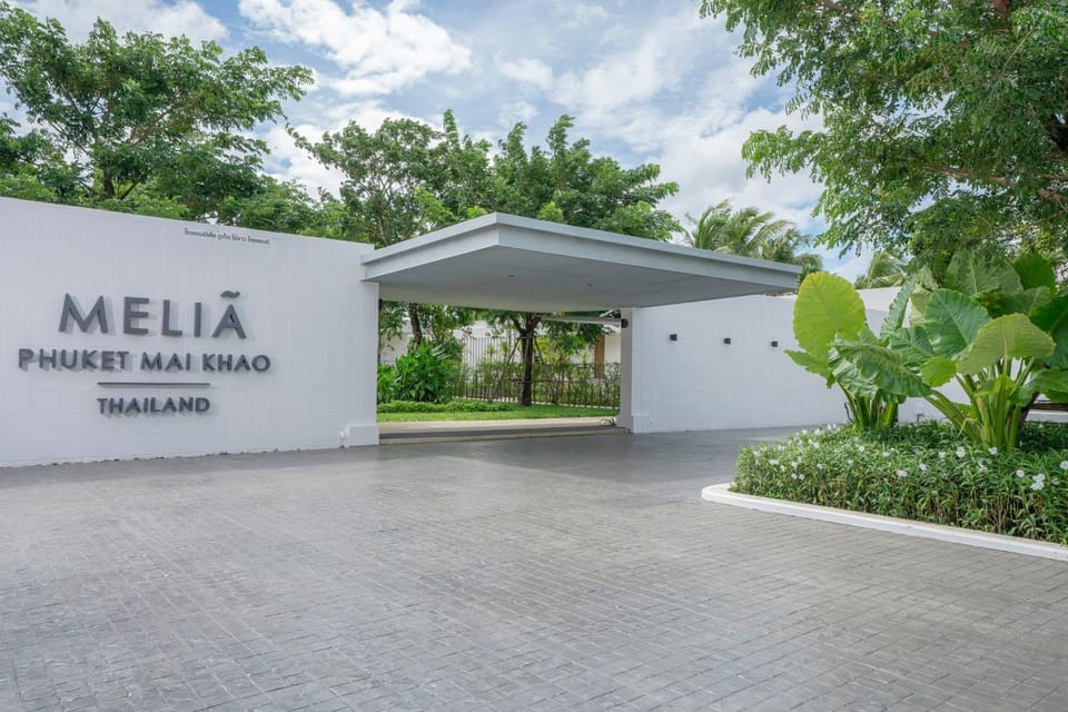 Facade/entrance, Garden