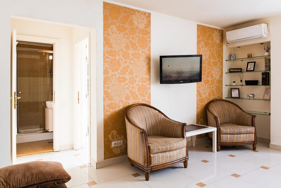 TV and multimedia, Living room, Seating area