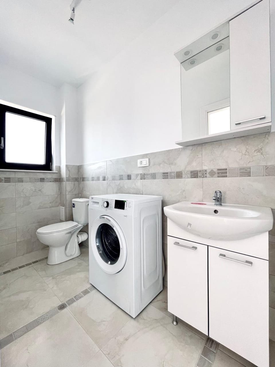 Toilet, Bathroom, washing machine