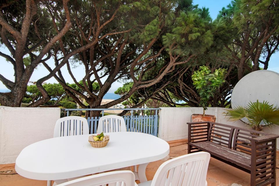 Property building, Balcony/Terrace, Living room
