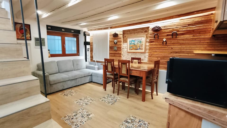 Living room, Dining area