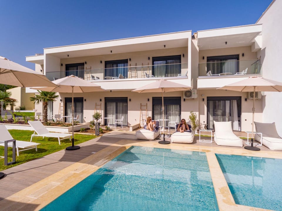 Property building, Swimming pool