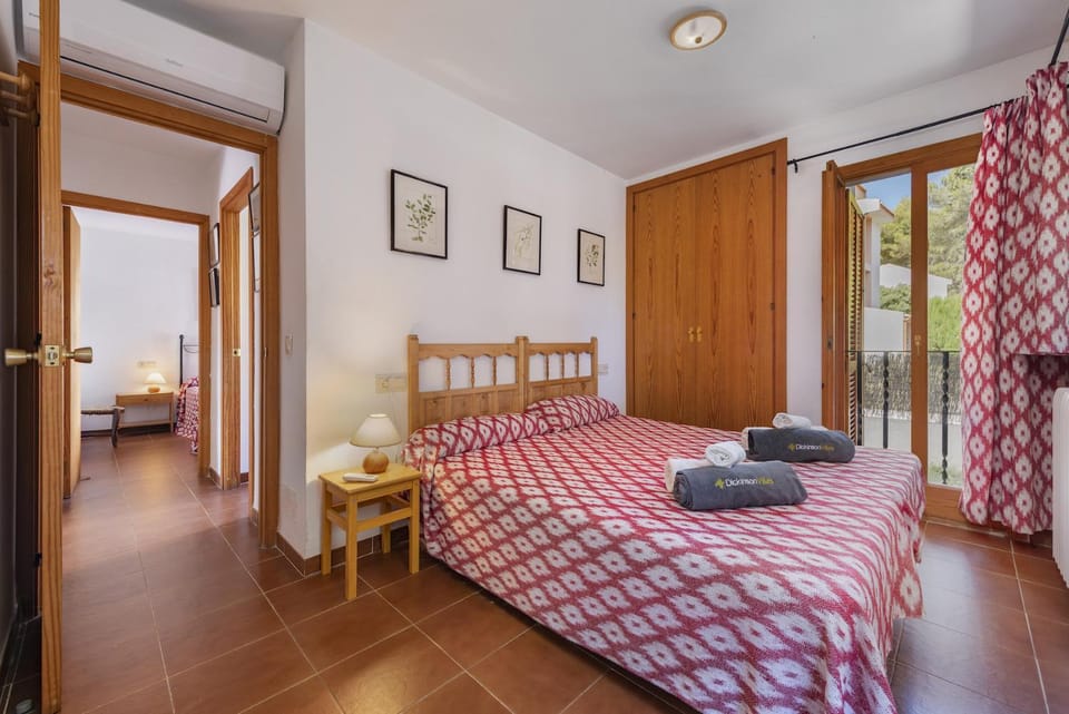 Bed, Photo of the whole room, Bedroom, towels, wardrobe