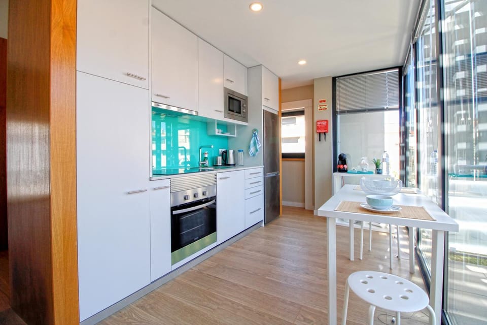 Kitchen or kitchenette, Dining area, oven, stove