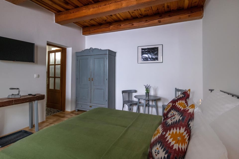Photo of the whole room, Bedroom, On site, wardrobe