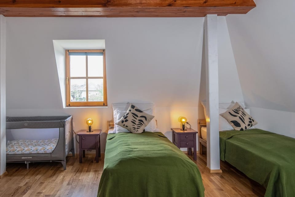 Bed, Photo of the whole room, Bedroom, cot