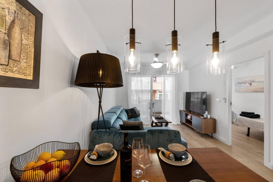 Living room, Food and drinks, Seating area, Dining area