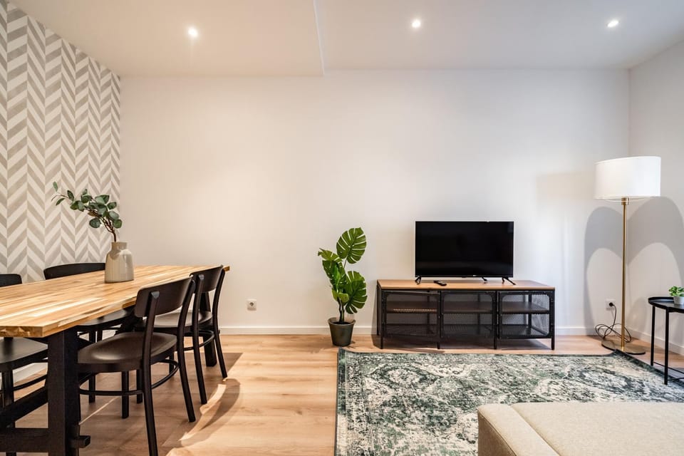 Communal lounge/ TV room, TV and multimedia, Living room, Seating area, Dining area