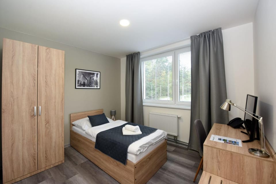 Bed, TV and multimedia, Bedroom, wardrobe