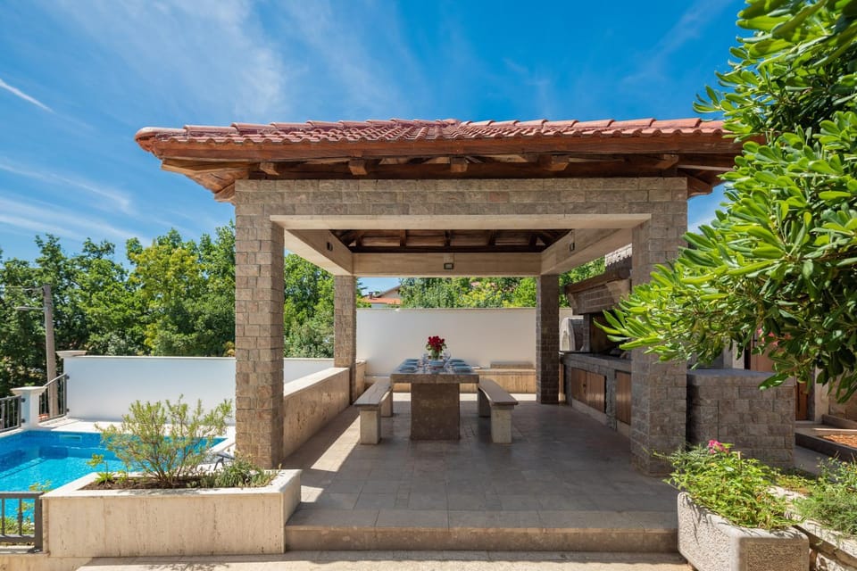 BBQ facilities, Seating area