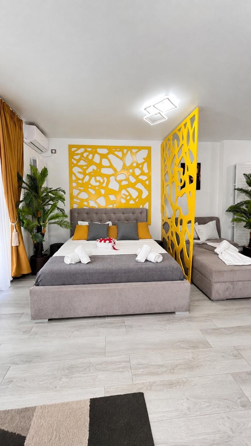 Bed, Seating area, Bedroom, towels