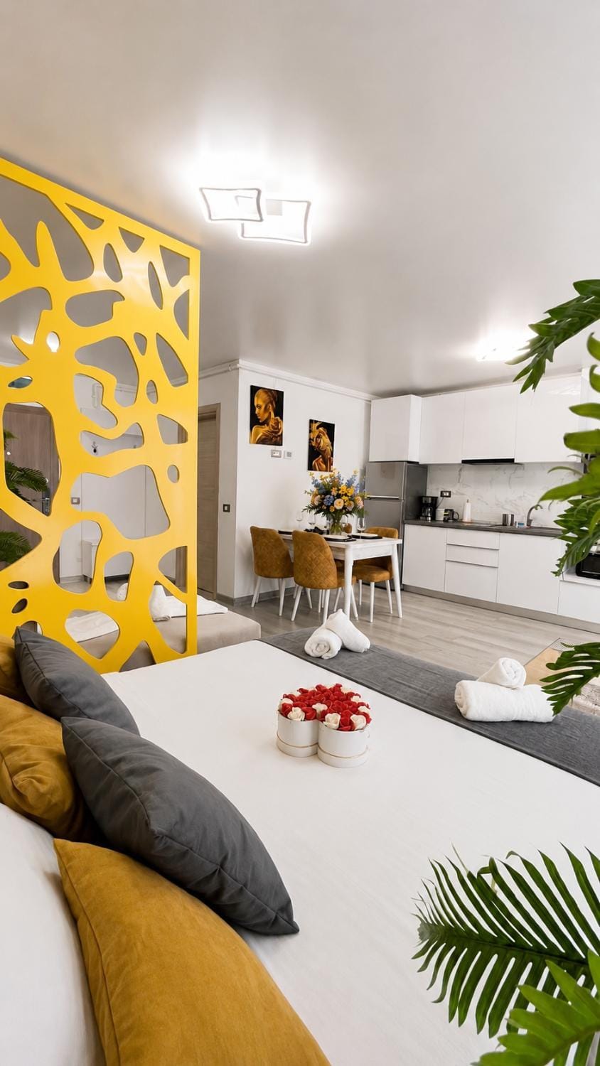 Kitchen or kitchenette, Seating area, Dining area