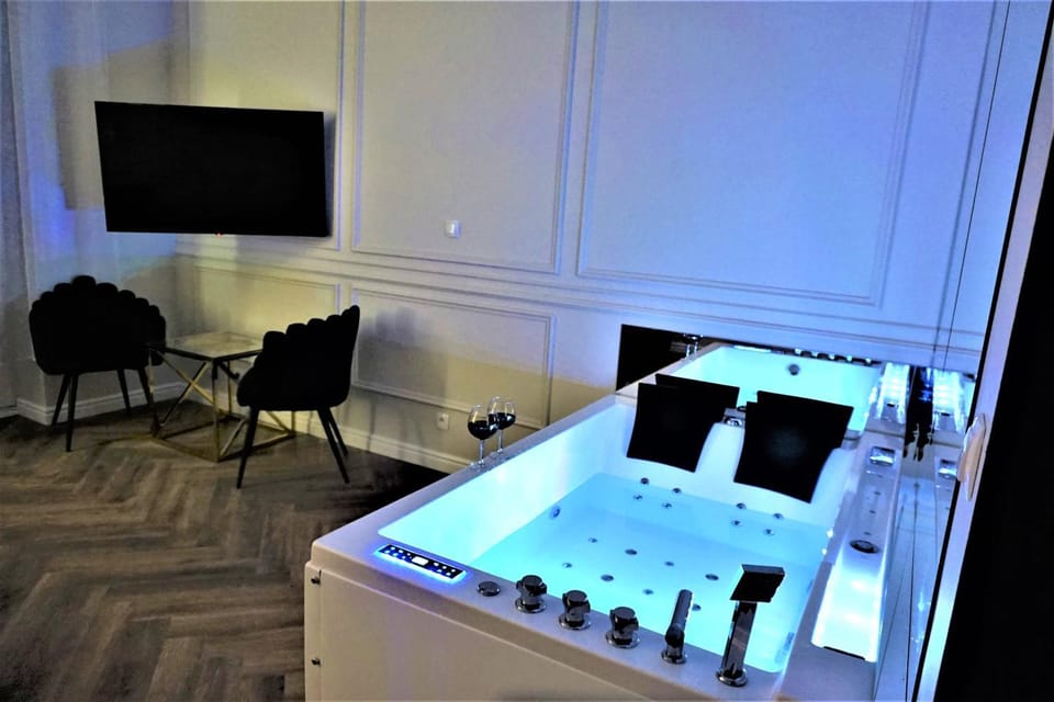 Hot Tub, TV and multimedia, Spa and wellness centre/facilities