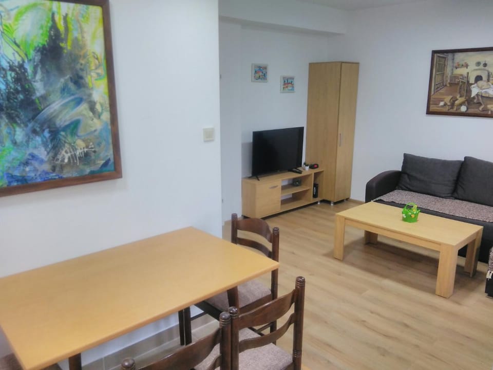Communal lounge/ TV room, TV and multimedia, Seating area
