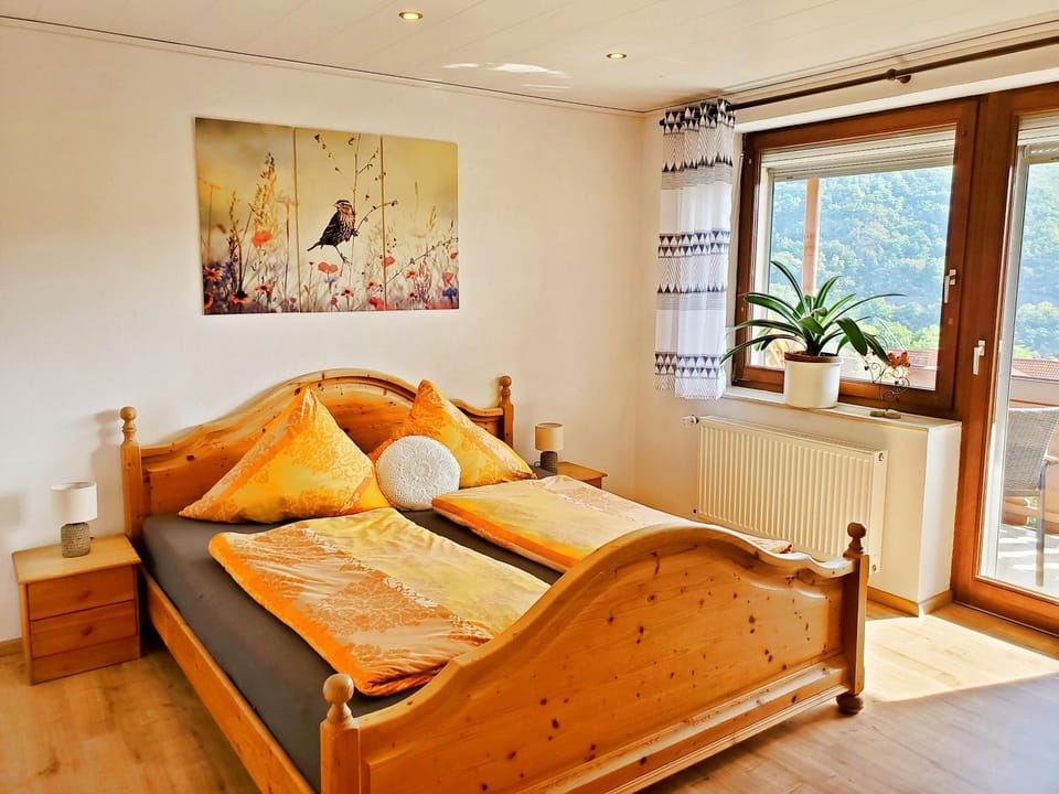 Bedroom, Mountain view