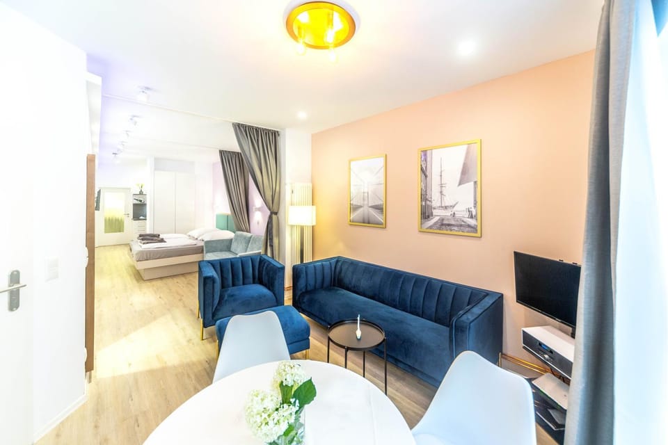 Communal lounge/ TV room, TV and multimedia, Seating area