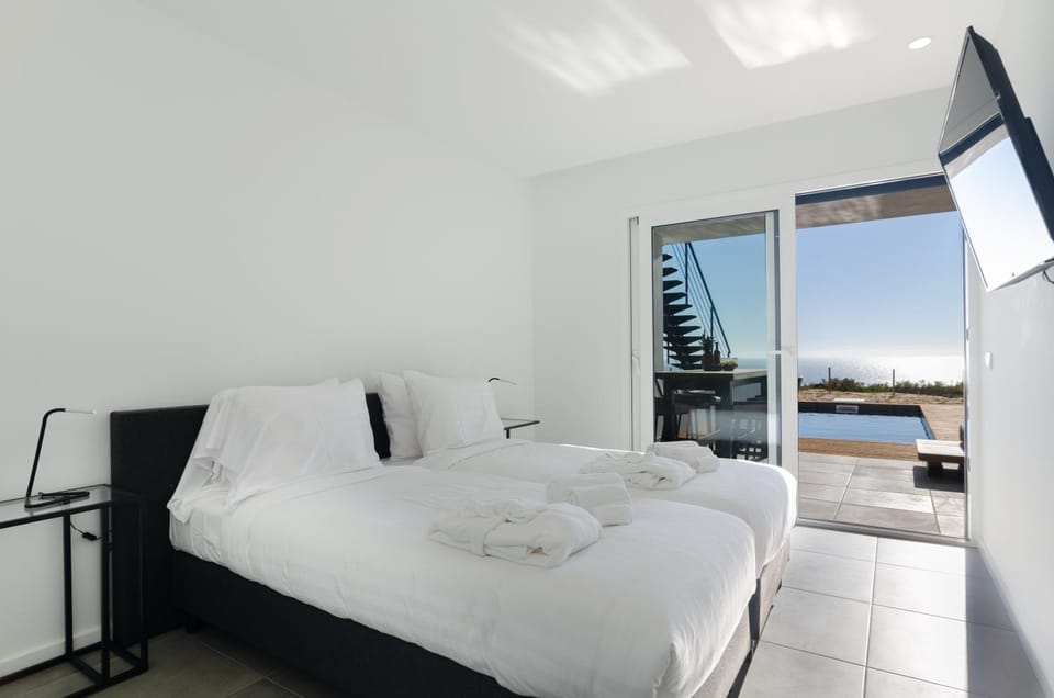 Ocean Views - New Private Condominium with Pool & Sea Views Apartment in Nazaré