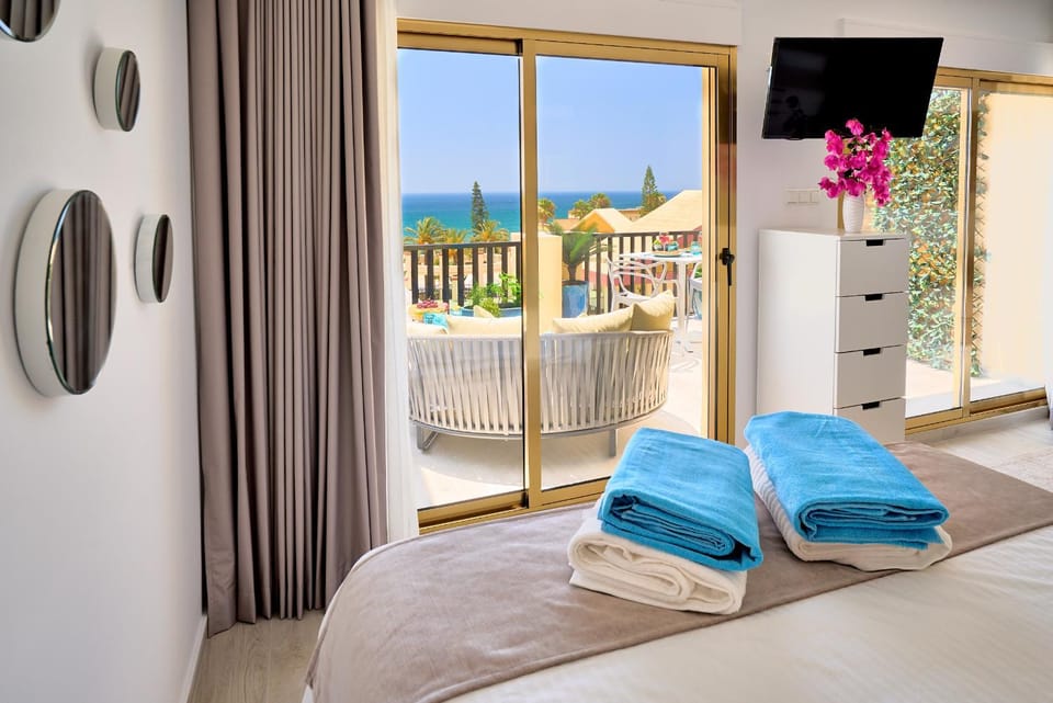 Bed, Sea view