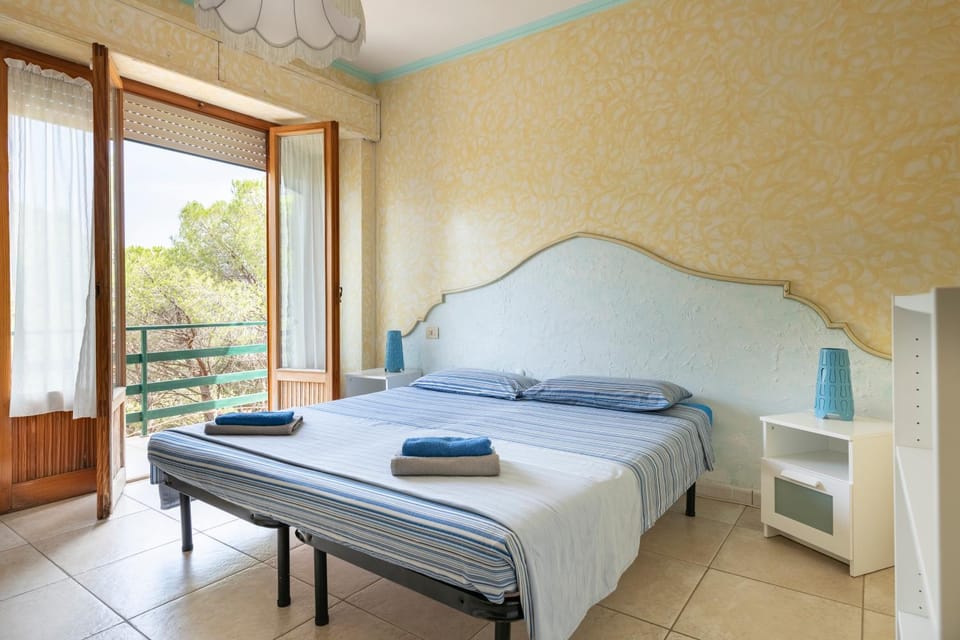 Property building, Living room, Bedroom